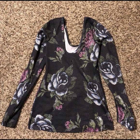 Lululemon fitted shirt - Picture 2 of 4